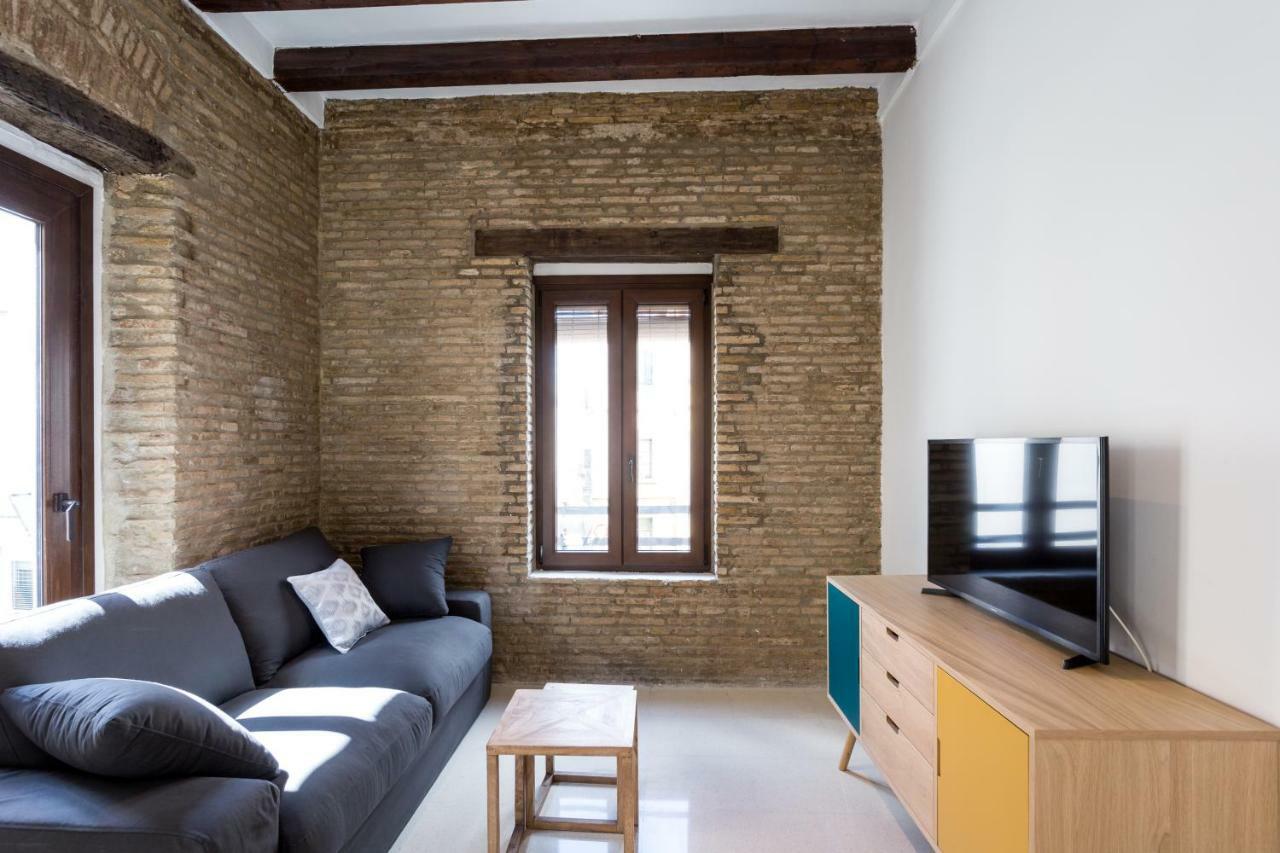 Almazen Apartamentos, Arrayan 23 Севиля Екстериор снимка