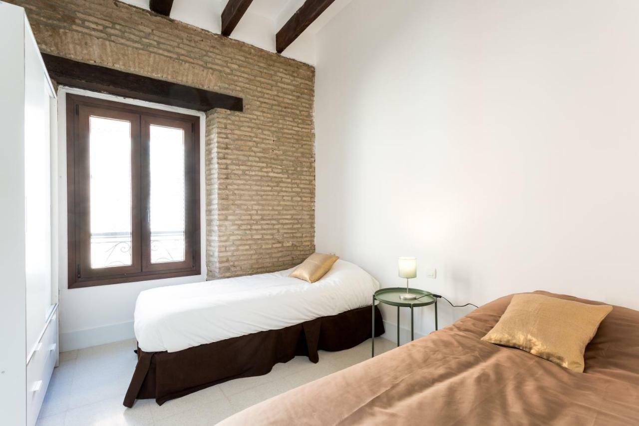 Almazen Apartamentos, Arrayan 23 Севиля Екстериор снимка