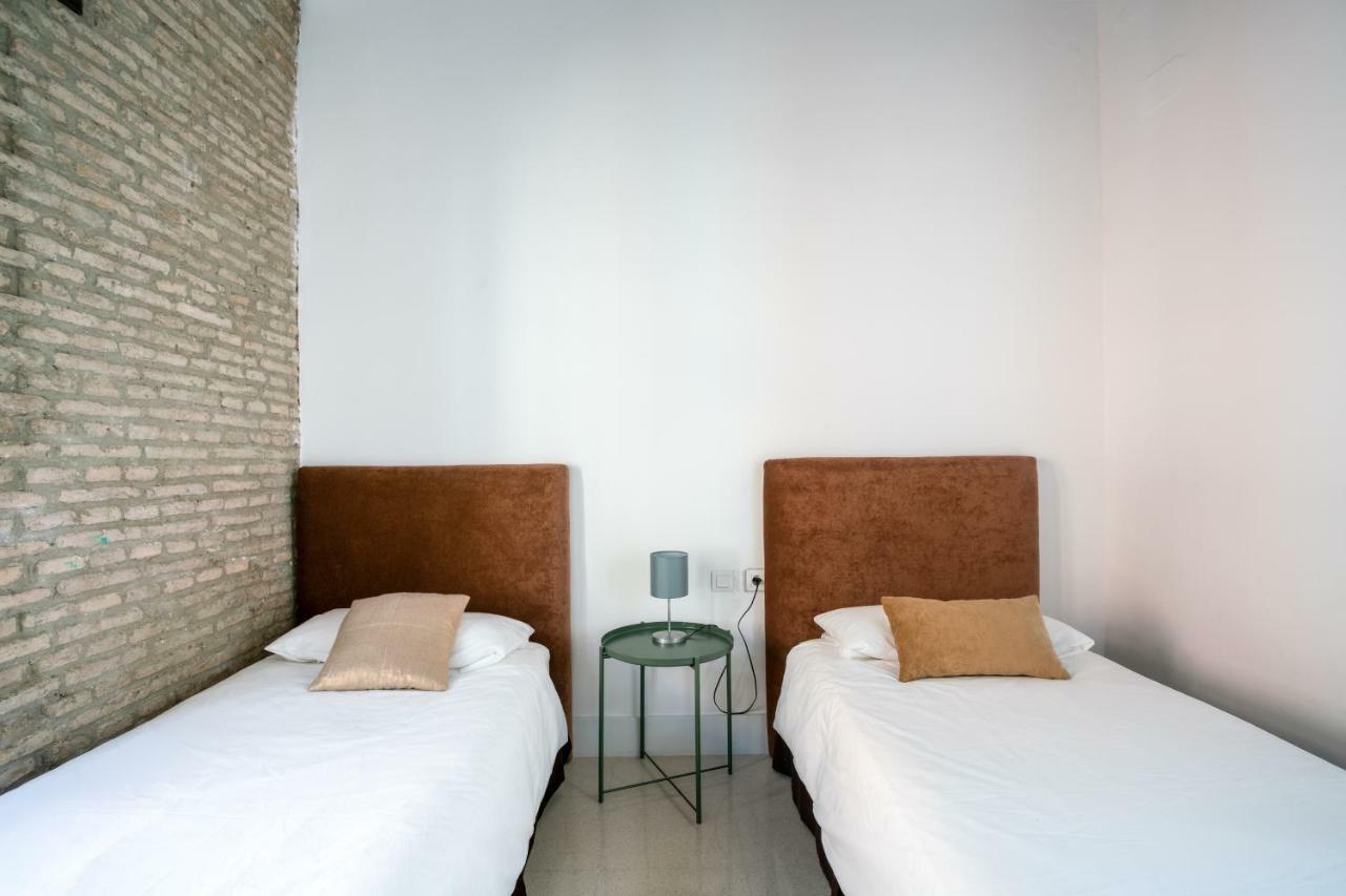 Almazen Apartamentos, Arrayan 23 Севиля Екстериор снимка